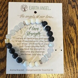 Earth Angel “Have Strength” Black and White Aroma Bracelet